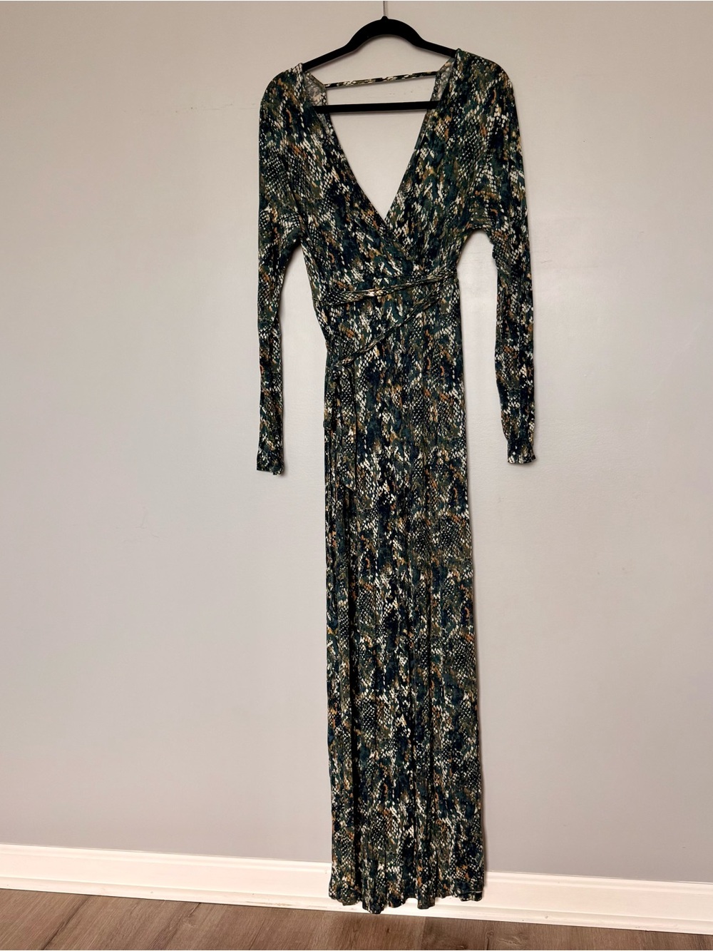 Jessica Simpson Maternity Womens Maxi Dress Sz M Blue Green Snakeskin V-Neck